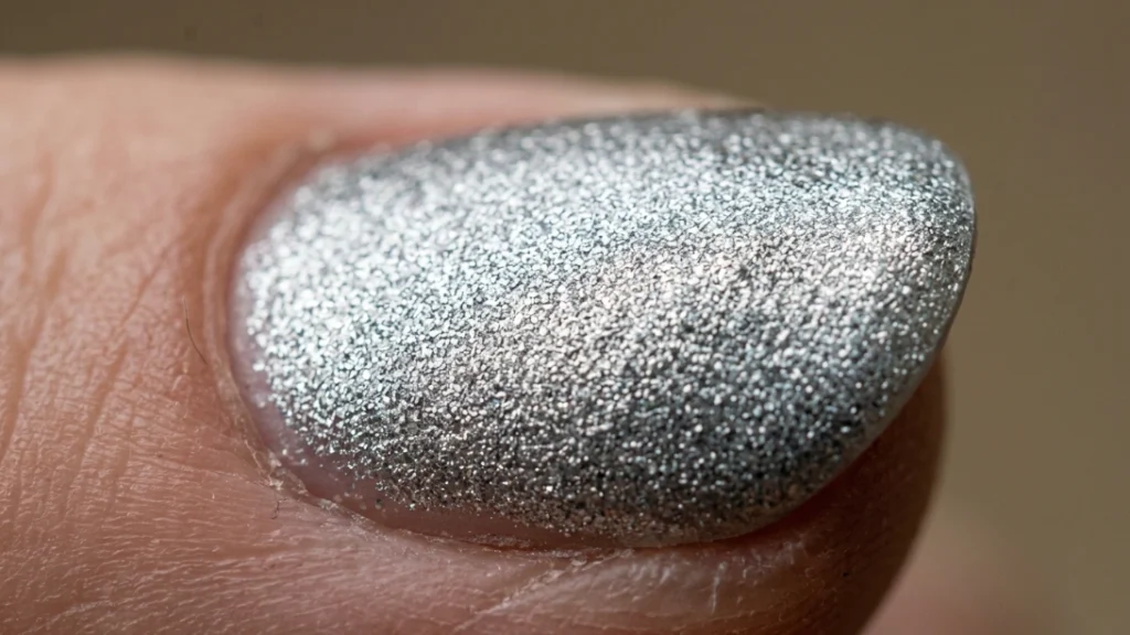 chrome vs metallic nails - shimmer texture macro detail